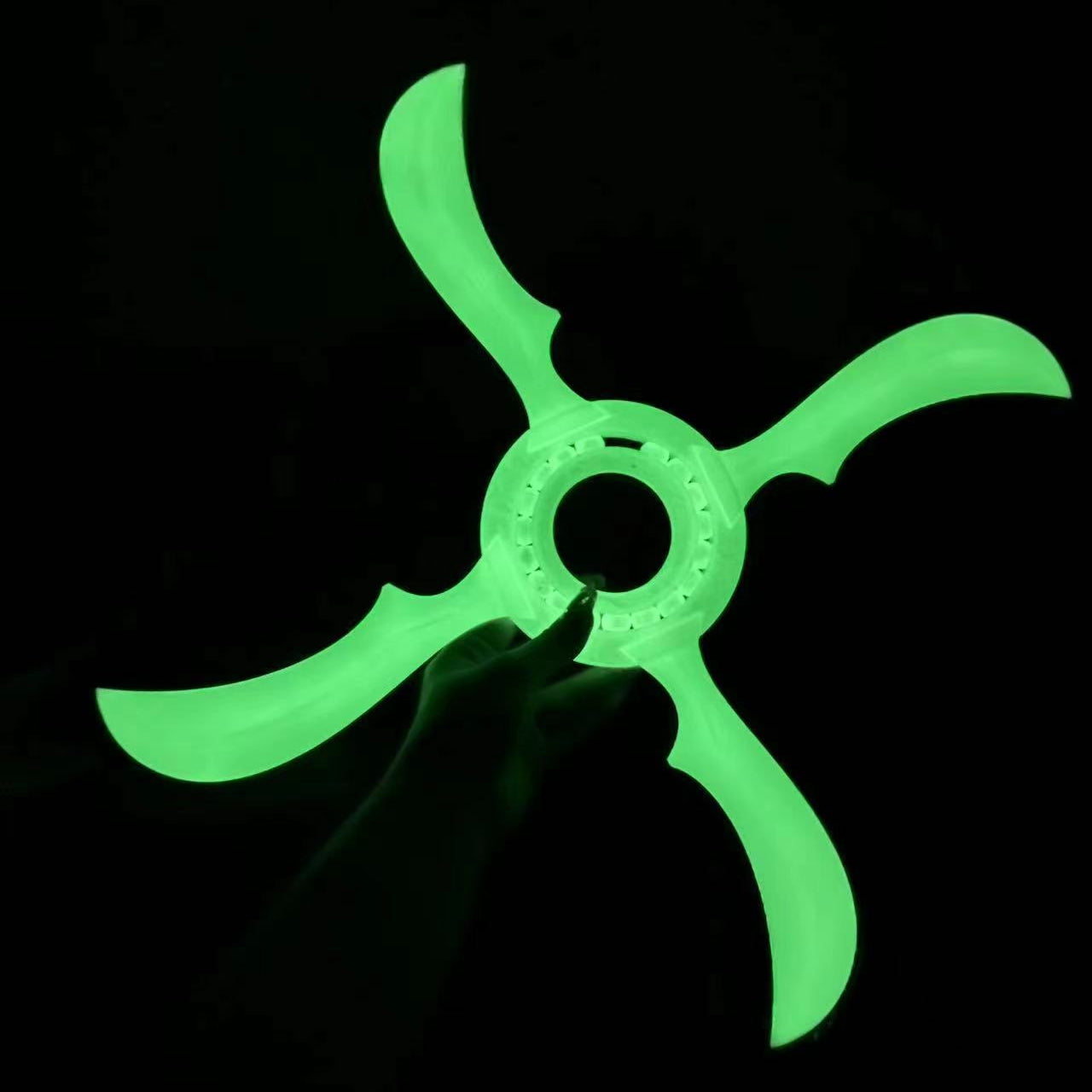 Uchiha Sasuke Large fidget spinner toy, cool spin, decompression essential, enjoy the ultimate fun